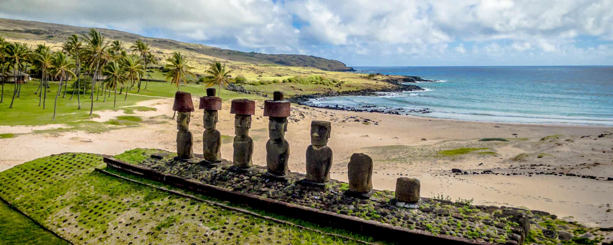 Anakena, la joya de Rapa Nui: historia, cultura y mar turquesa